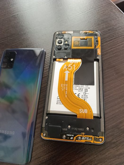 Отдам на запчасти не рабочий Samsung A51