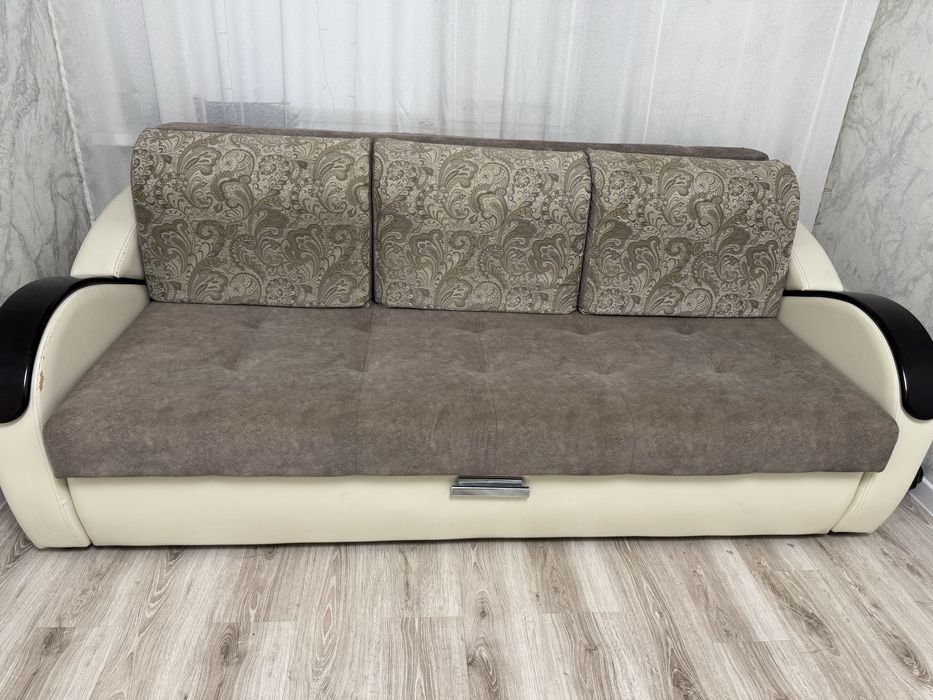 Продам   диван.   В   хорошем   состояние. 150 тыс .   Возможен торг