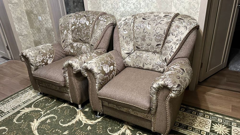 Продам диван и два кресла