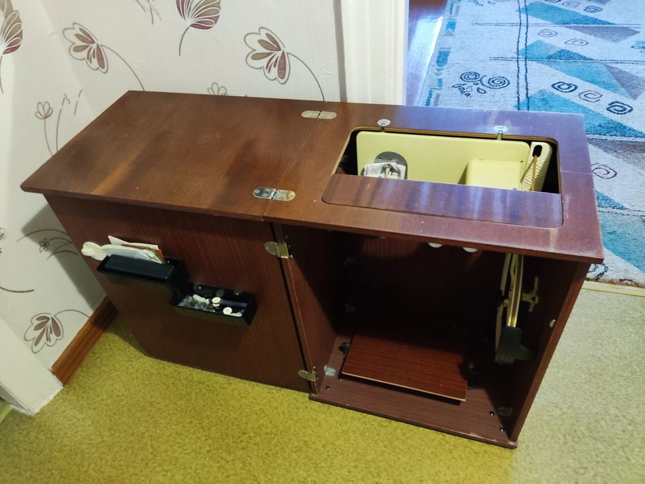 Швейная машина Чайка