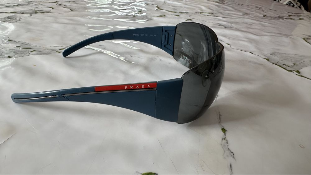 Продам срочно оригинальные очки PRADA