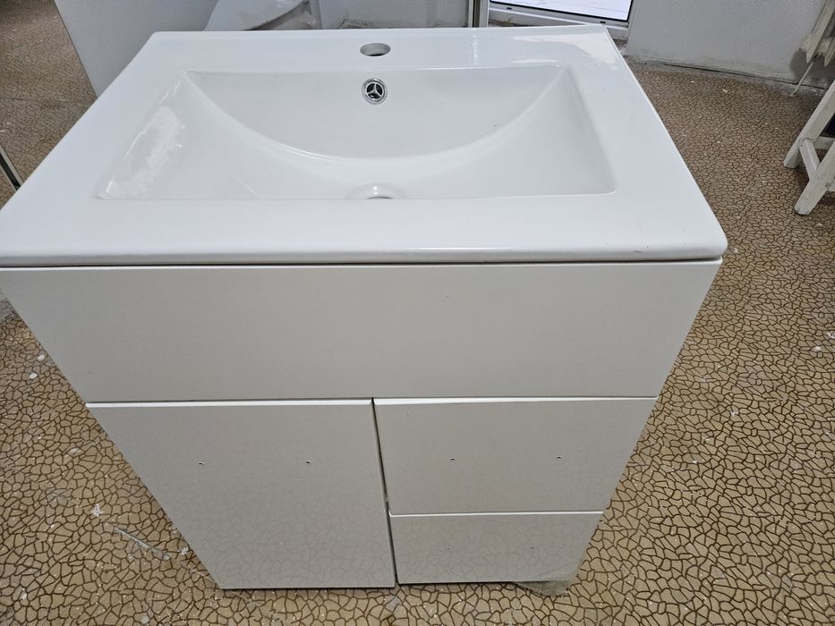 Mască  si chiuveta  de  baie noi