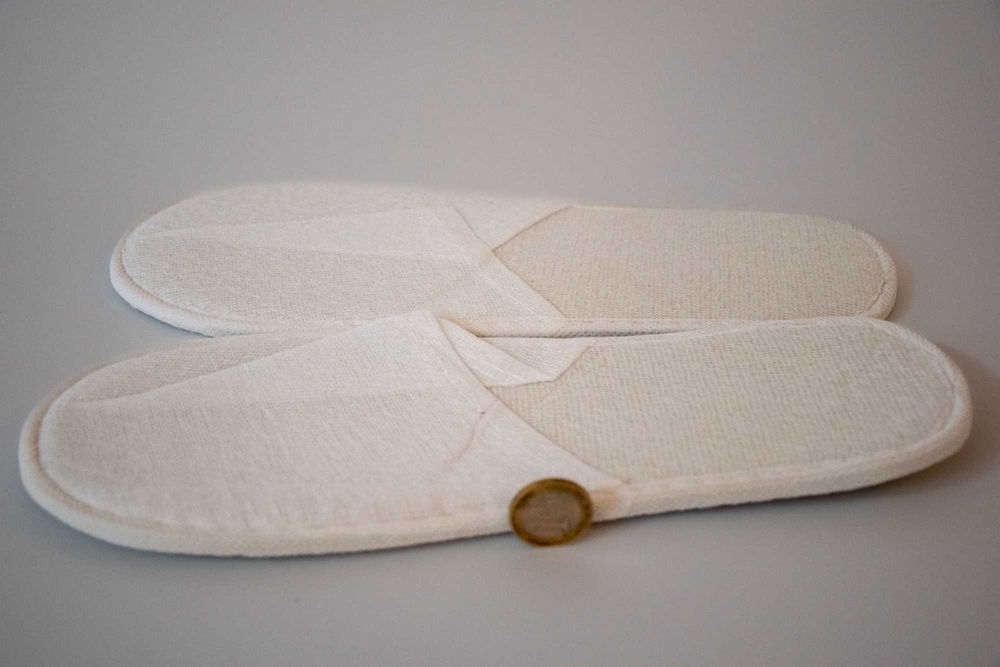 Еднократни хавлиени чехли