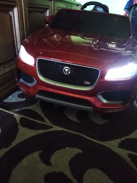 Mașina pentru copii JAGUAR culoare roșie