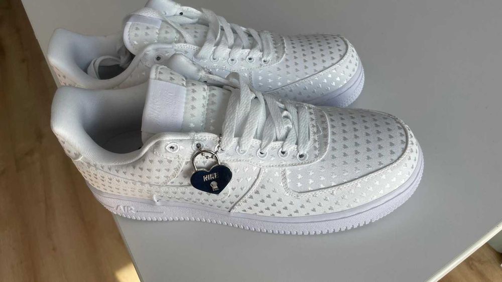 Adidasi Nike Air Force albi, noi in cutie, marimea 42