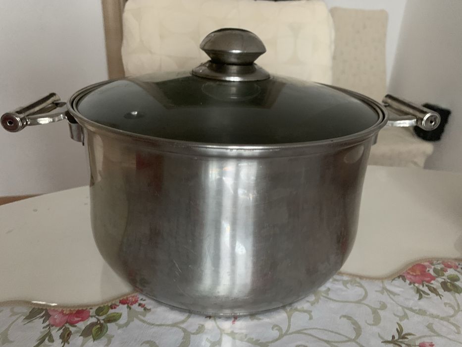 Сковородки, кастрюли.