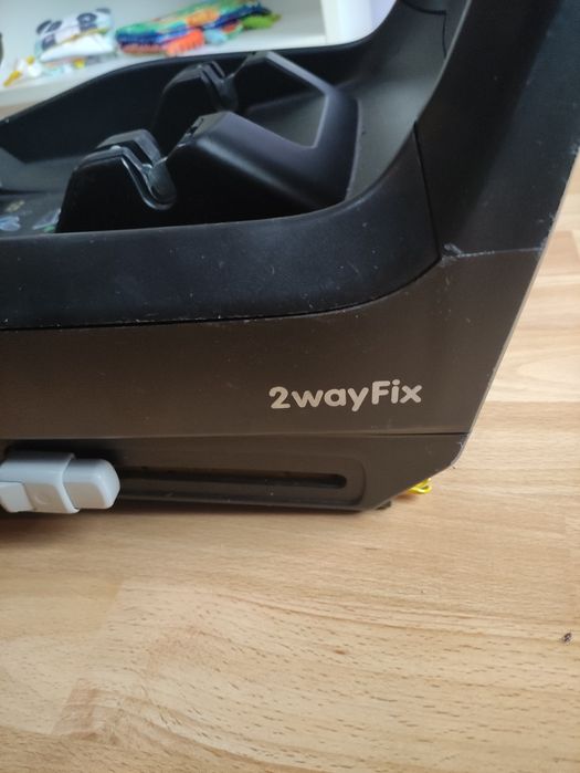 Бебешко столче Maxi-Cosi Pebble Plus + Isofix база 2wayFix (i-Size)
