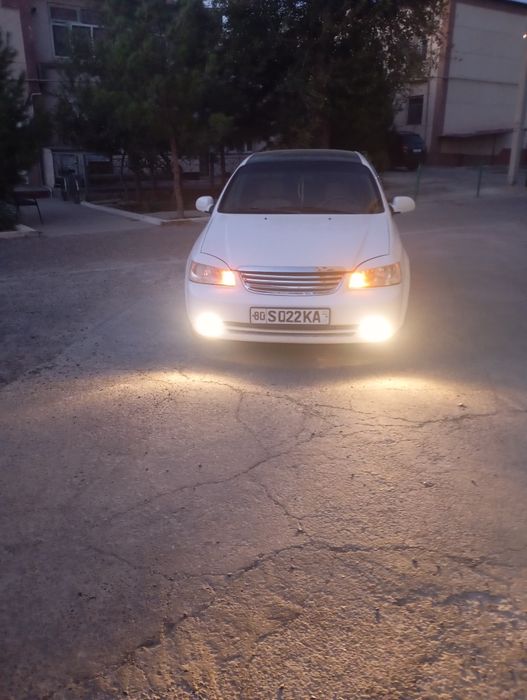 Lasetti срочно сотилади