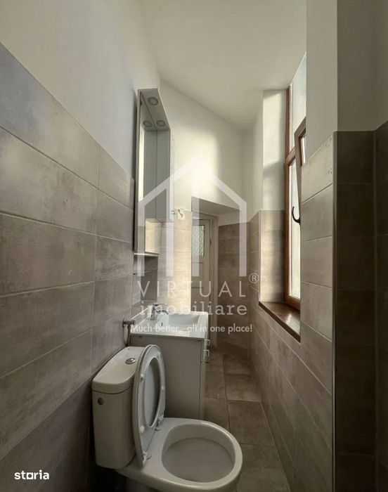 Casa formata din 2 apartamente, 2 garaje,  3 bai - zona Trei Stejari