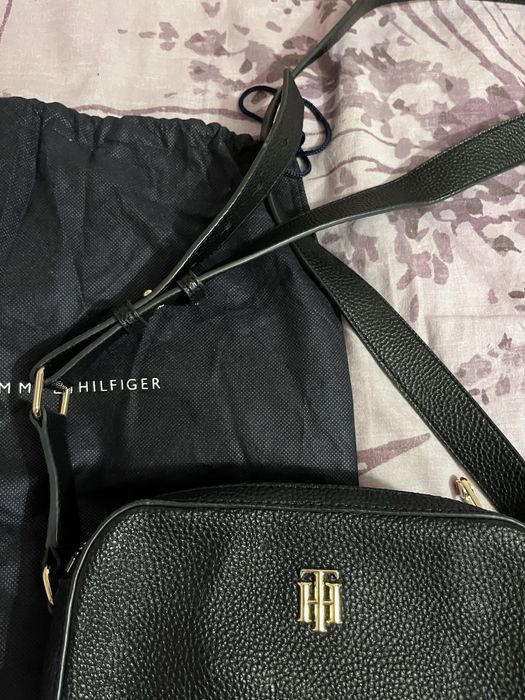 Тъмносиня чанта Tommy Hilfiger