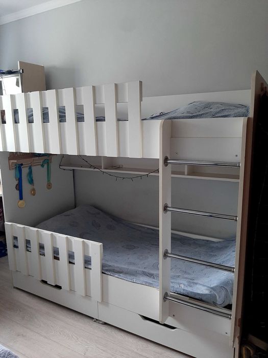 Двухъярусная кровать б.у