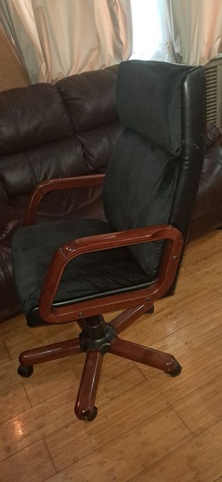 Отличное кресло, натуральное дерева