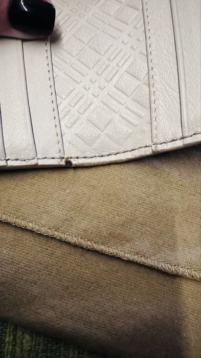 Portofel Burberry gri lucios