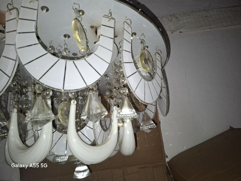 Продам хорошую люстру