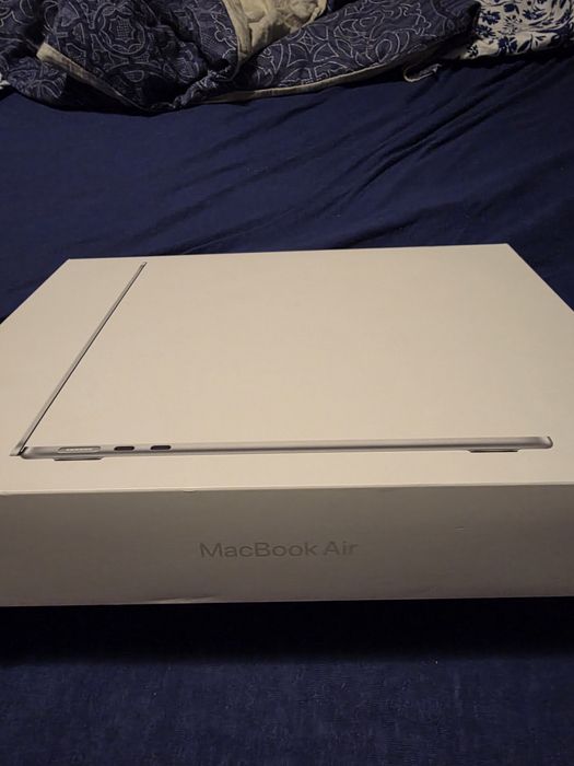 Macbook AIR  8GB RAM /512GB SSD