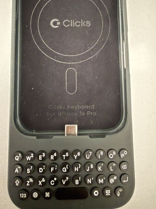 Carcasa Clicks Keyboard Onyx iPhone 16 Pro