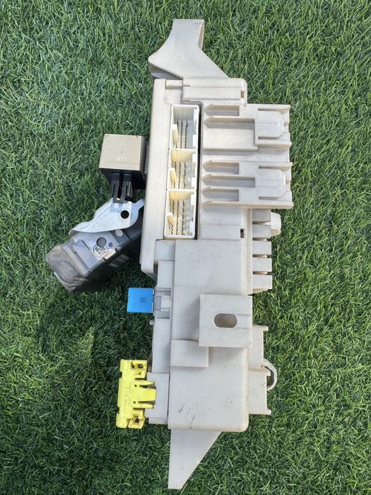 Блок предохранителей в салоне Prado 120