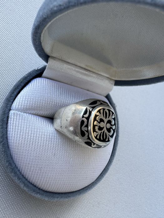 Ghiul barbatesc din argint si email