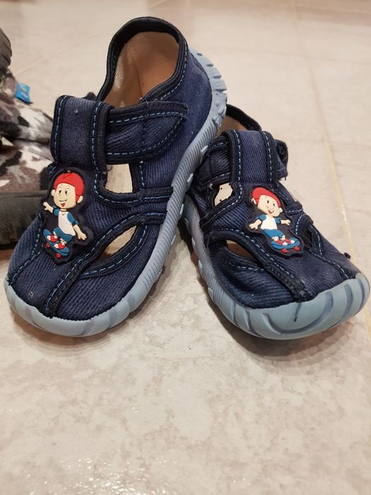 2 чифта Детски.    Пантофи