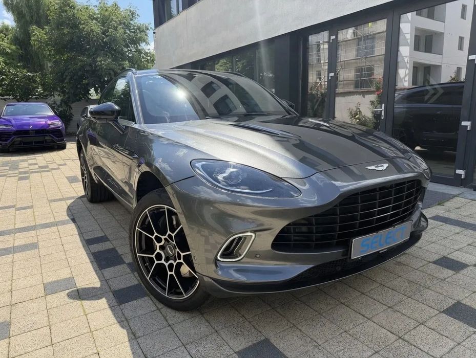 Aston Martin DBX Aston Martin DBX - fara accident, revizii la reprezentanta