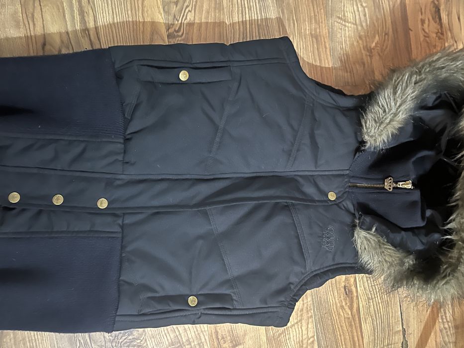 Vestă adidas cu glugă; Nouă