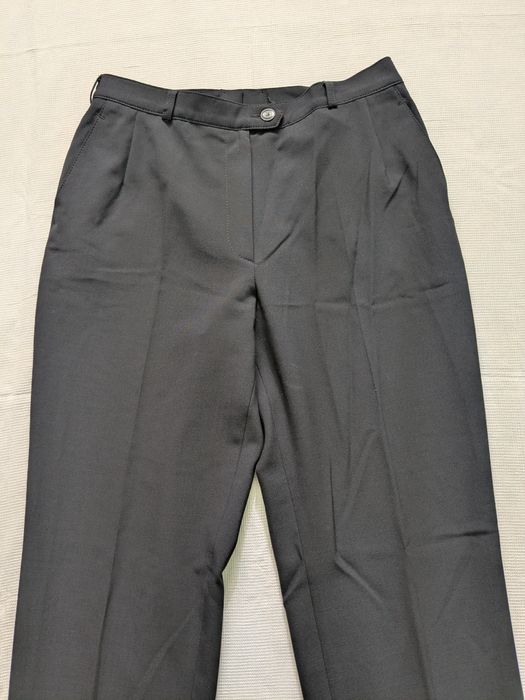 M. Nou. Pantaloni damă.