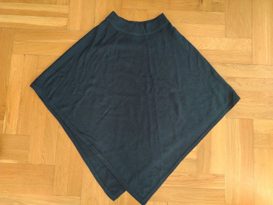 Лот дамски дънки и пончо