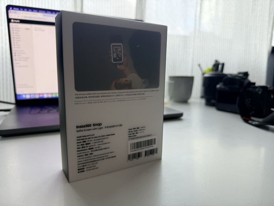 Insta360 Snap | AMIRO | Selfie screen with light