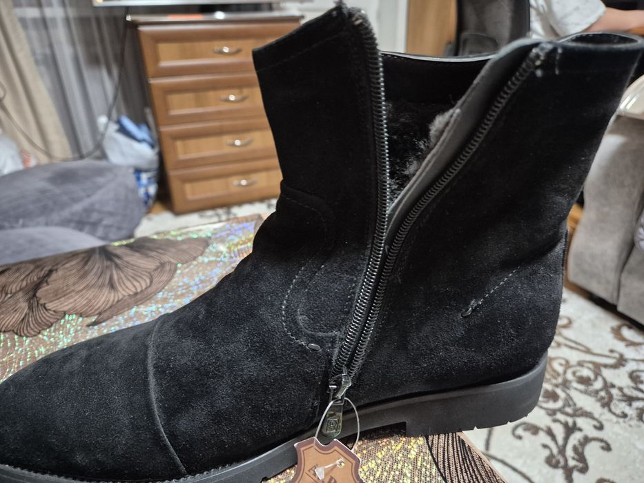 Продам ботинки мужские новые