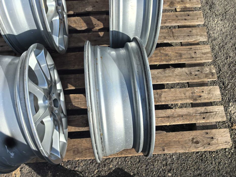 16 цола 4 х 100 мм ТОйота / Кия / Хюндай - 6 Инча / ЕТ 45