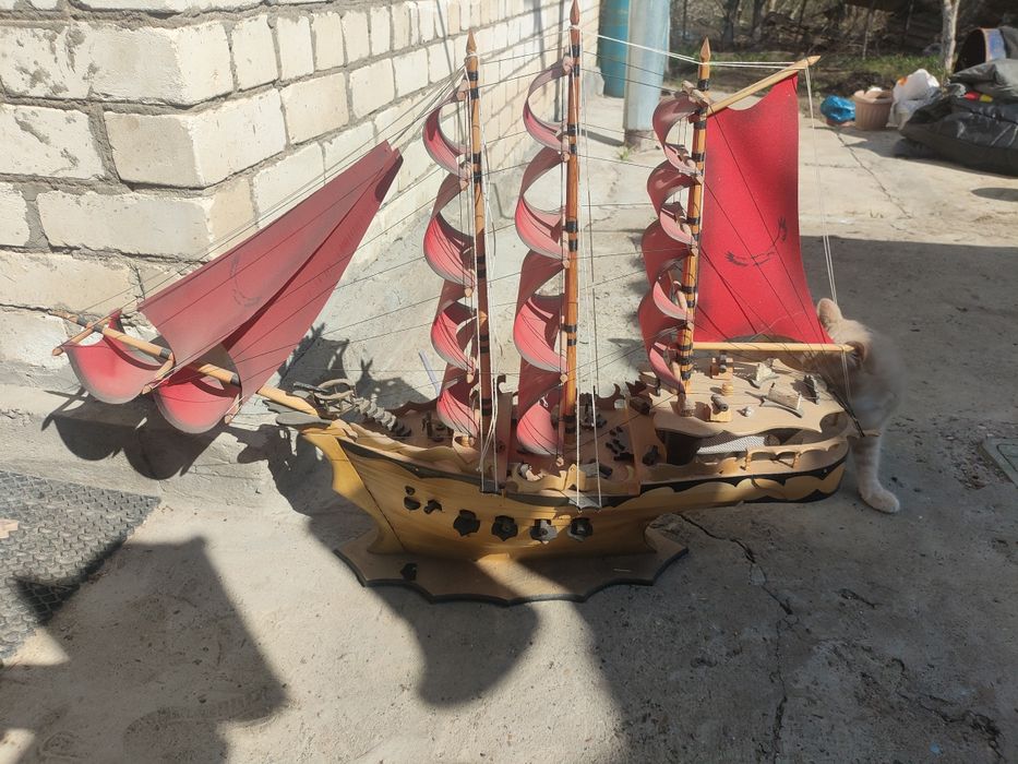 Продам сувенирный корабль