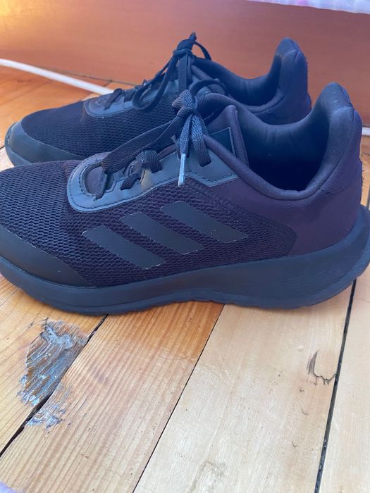 Оригинални дамски  маратонки adidas, размер 38, носени няколко пъти.
