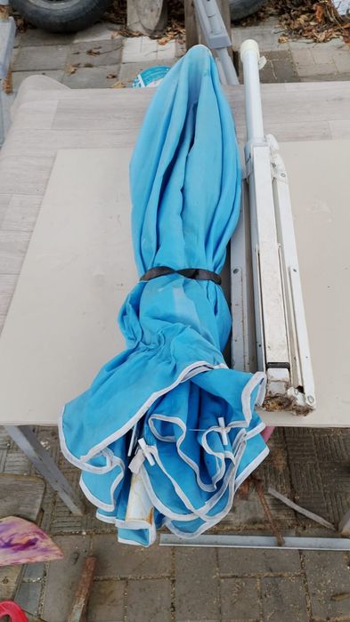 Пляжный зонт продается