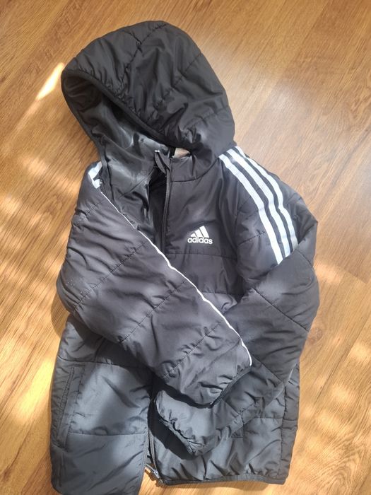 Яке и екип Адидас