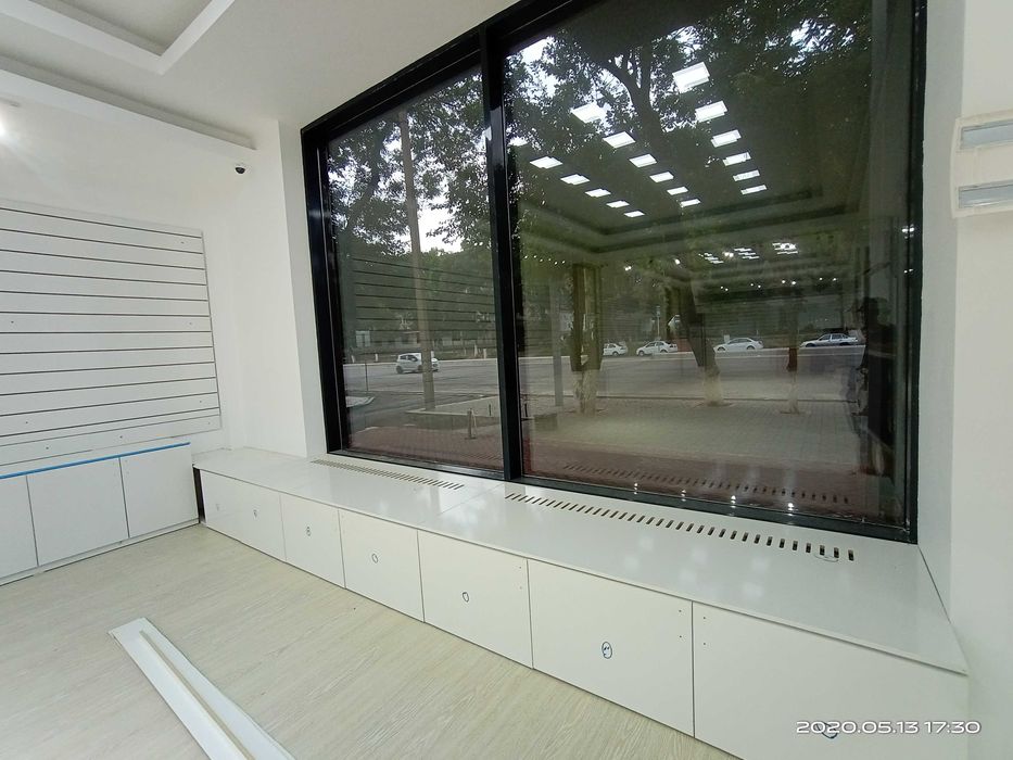 Торговые витрины для магазинов, бутиков, аптек, любой формы vitrina.