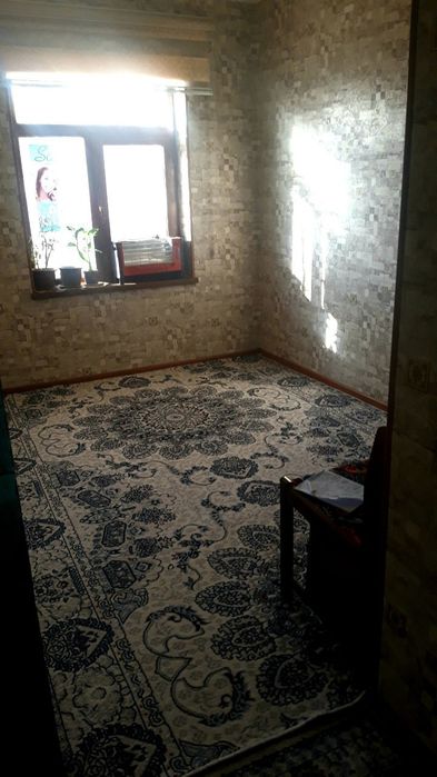 Qiziltepa markazidan qulay va arzon  kvartira sotiladi