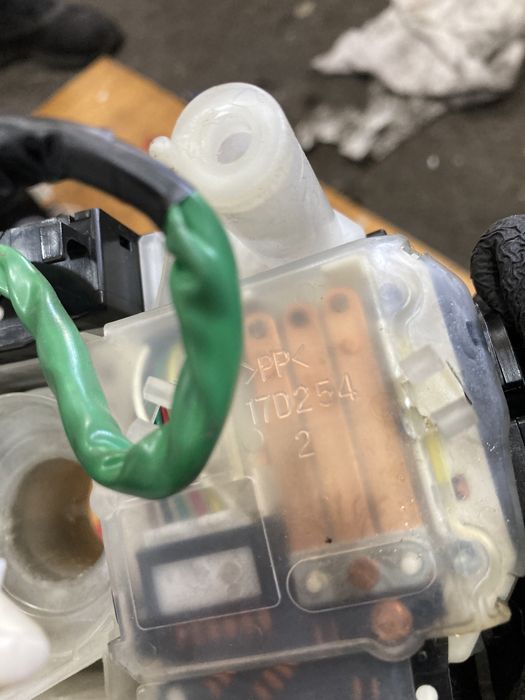 Mazda CX-7 2.2d 4x4 2010год Лентов кабел и лостове