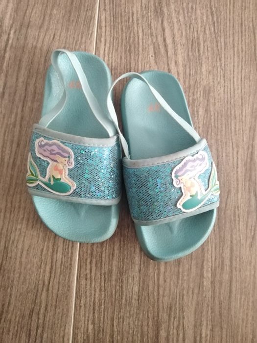 Детски сандали и обувки