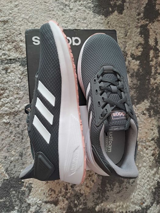 Маратонки Adidas no38