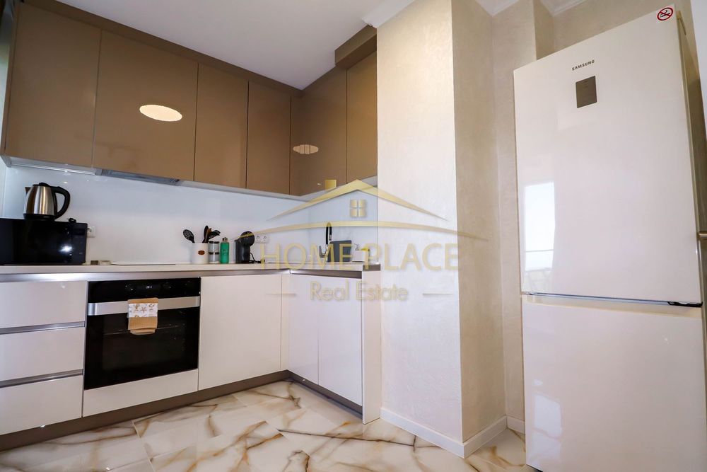 Дава се под наем Тристаен апартамент в Варна, Галата - 85 кв.м за 867 € - Снимка #2