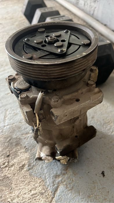 Продам компрессор на логан 1