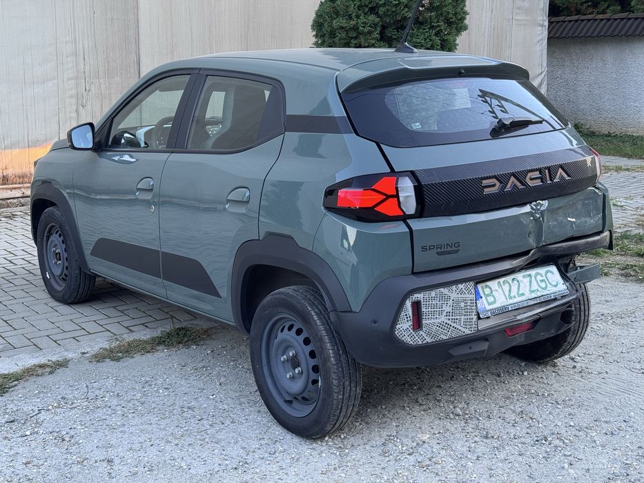 Noul Dacia Spring Extreme 2025 avariat spate