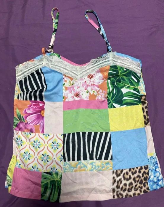 Дамски цветен топ на алеса