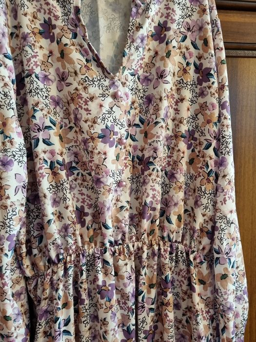 Различни дамски рокли