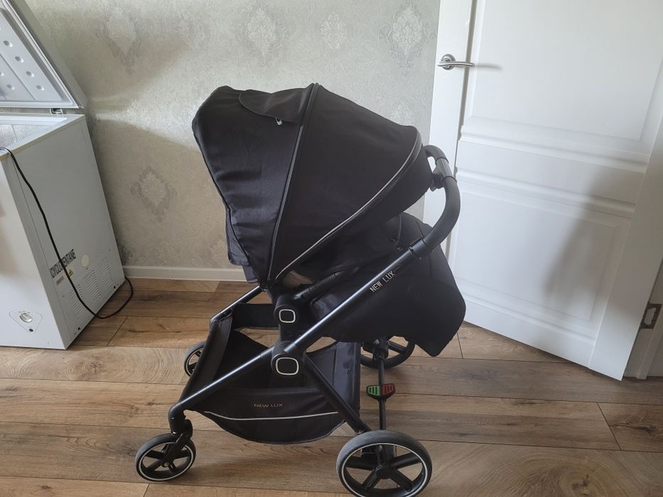 Продам прогулочную каляску