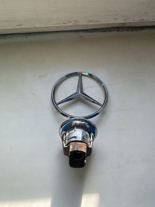 Merc Logotip srochna sotiladi