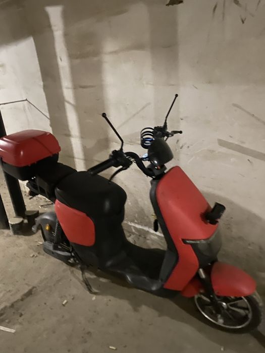 красный электро мопед