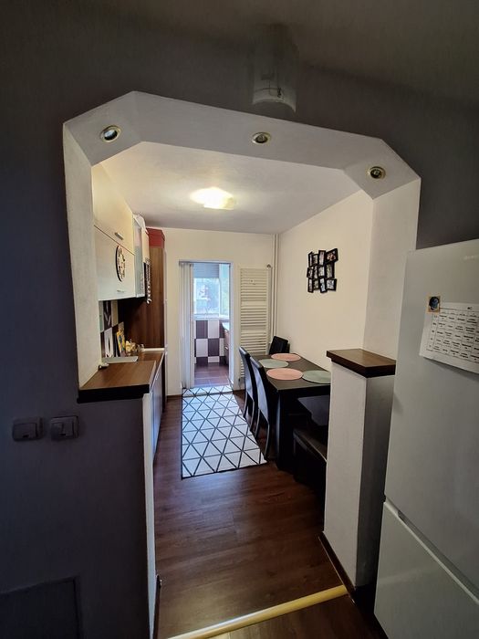 Inchiriez apartament cu 3 camere -Decebal Oradea