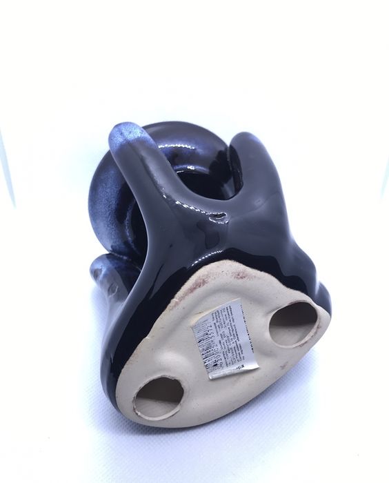 Подсвечник в виде руки.