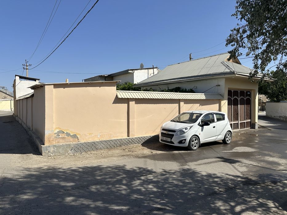 Hovli sotiladi. Karmana tumani